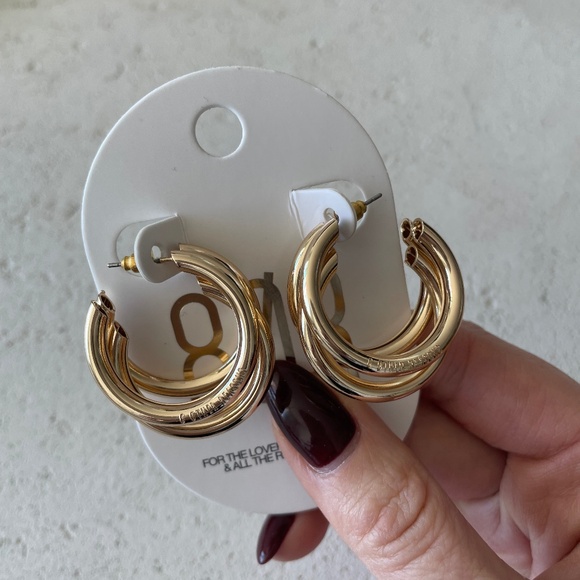 BRAND NEW - Gold Hoop Earrings - Picture 3 of 5